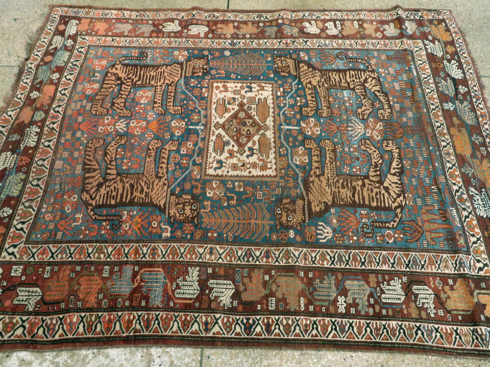 Antique Persian Qashqai Pictorial Rug, No.25570 - Staging