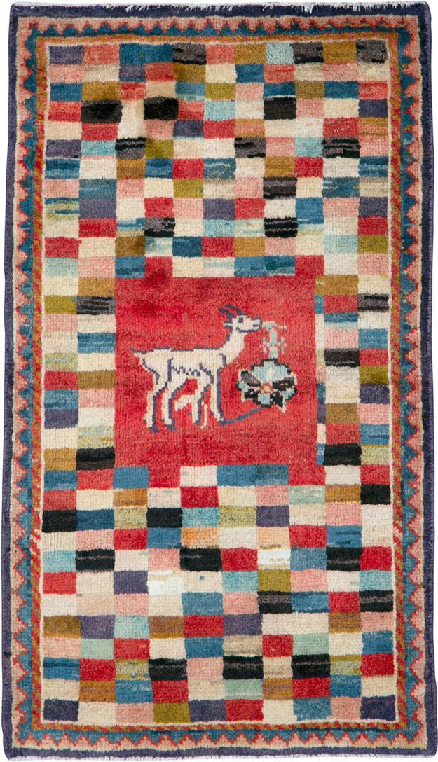 Vintage Pictorial Mahal Rug, No.25595 - Staging