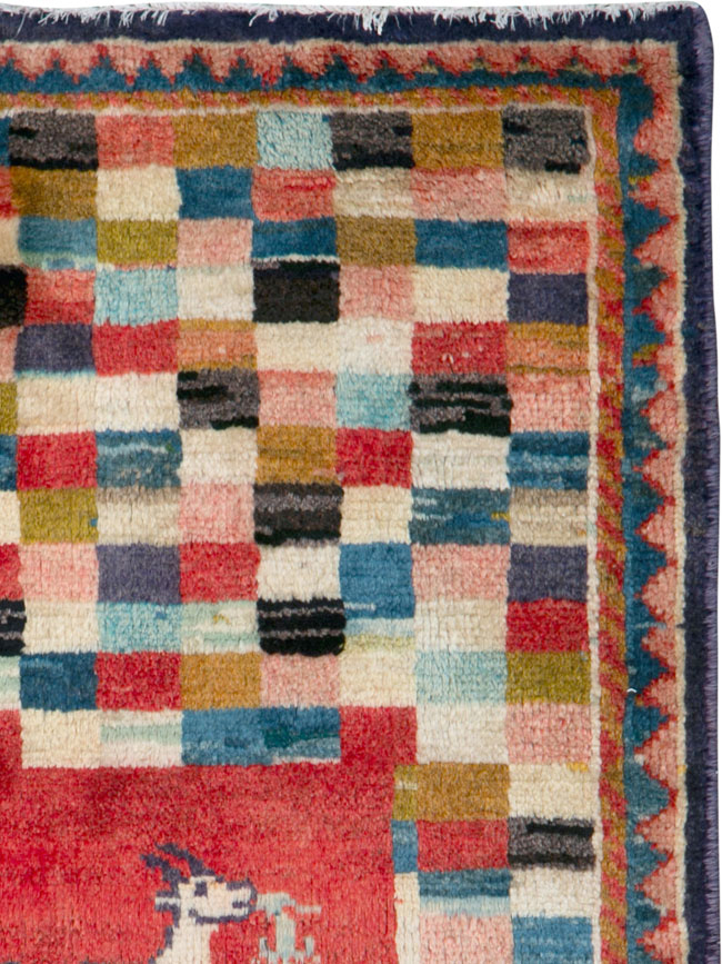 Vintage Pictorial Mahal Rug, No.25595 - Staging