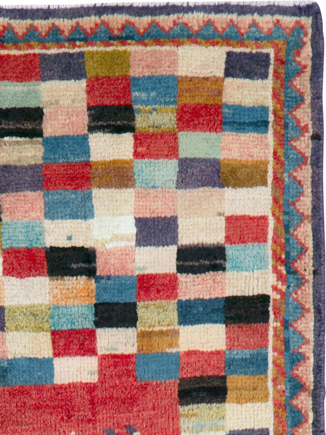 Vintage Pictorial Mahal Rug, No.25595 - Staging