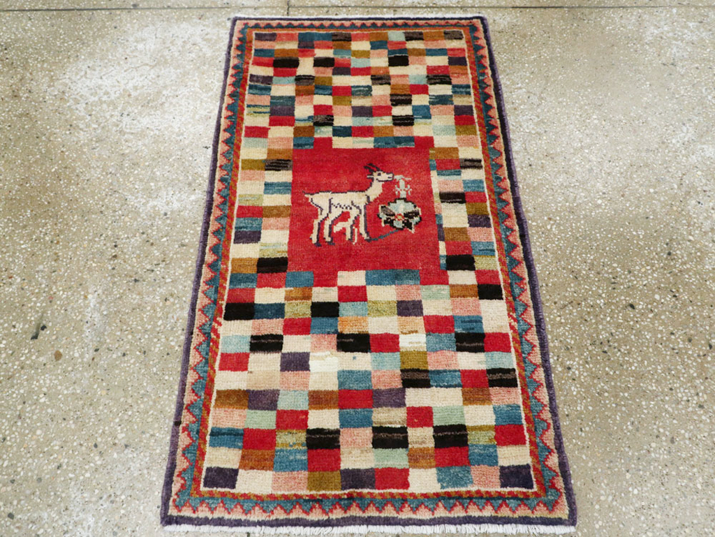 Vintage Pictorial Mahal Rug, No.25595 - Staging