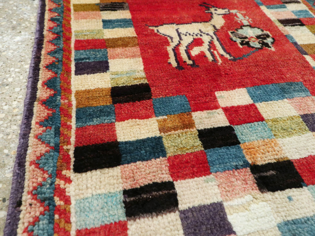 Vintage Pictorial Mahal Rug, No.25595 - Staging