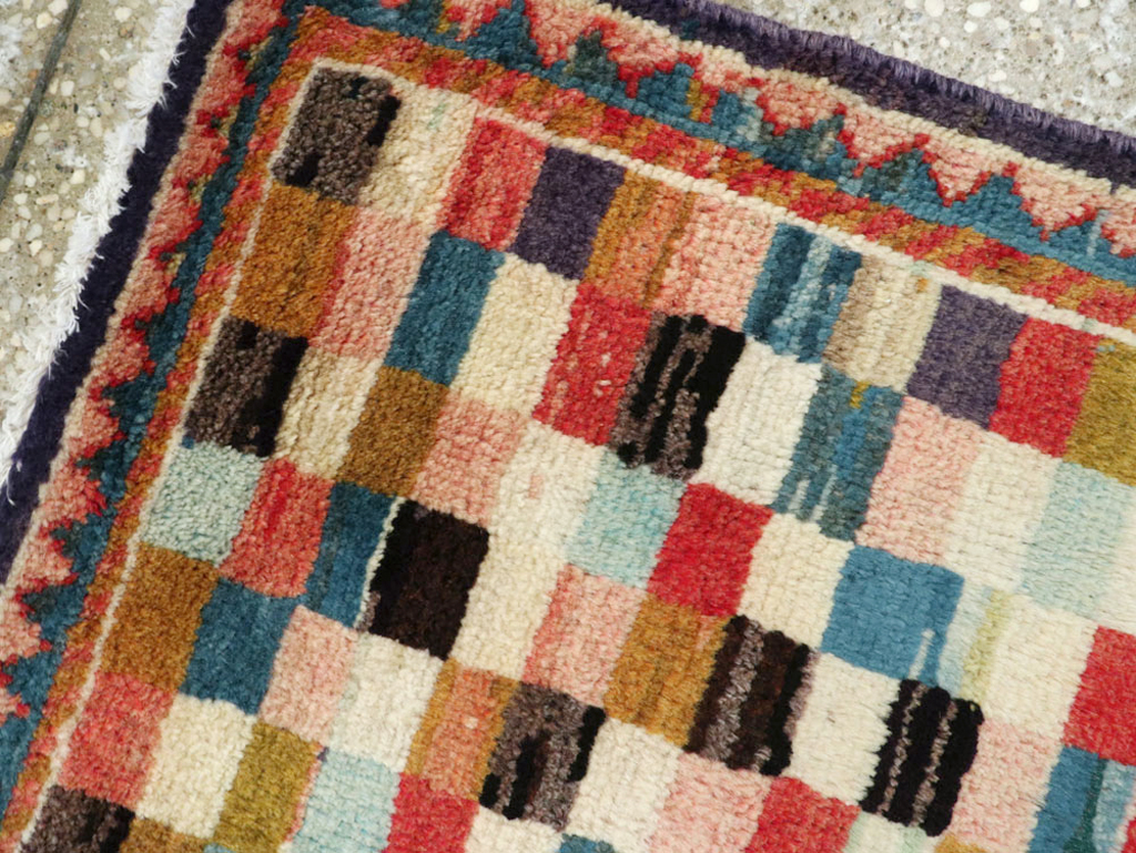 Vintage Pictorial Mahal Rug, No.25595 - Staging