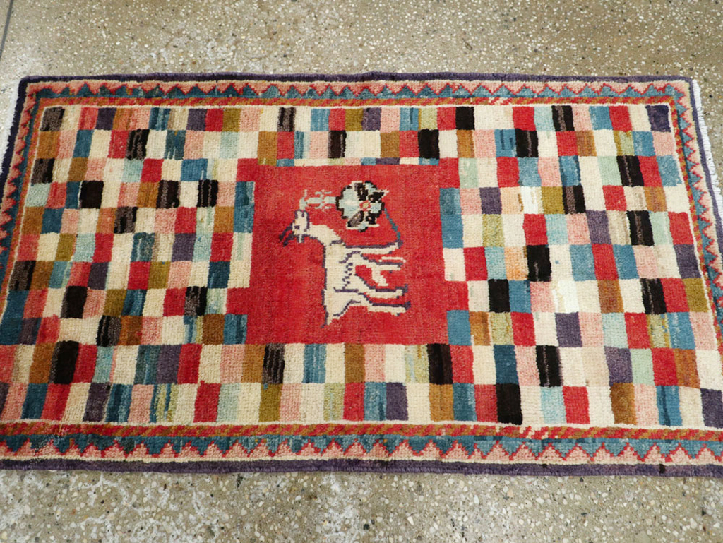 Vintage Pictorial Mahal Rug, No.25595 - Staging