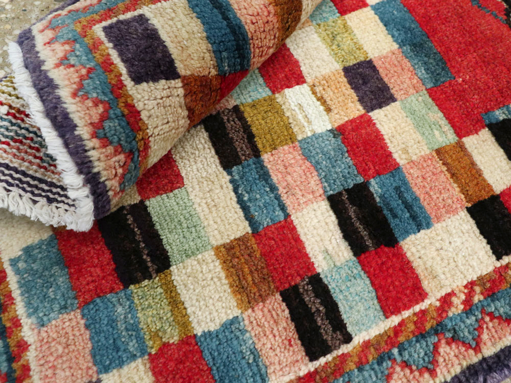 Vintage Pictorial Mahal Rug, No.25595 - Staging