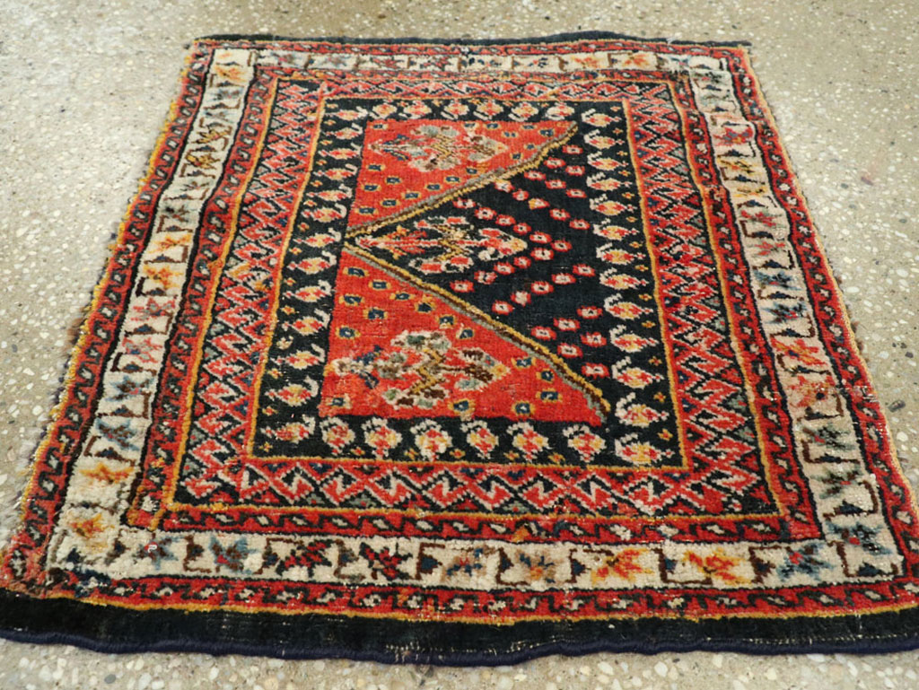 Vintage Persian Qashqai Rug, No.25722 - Staging