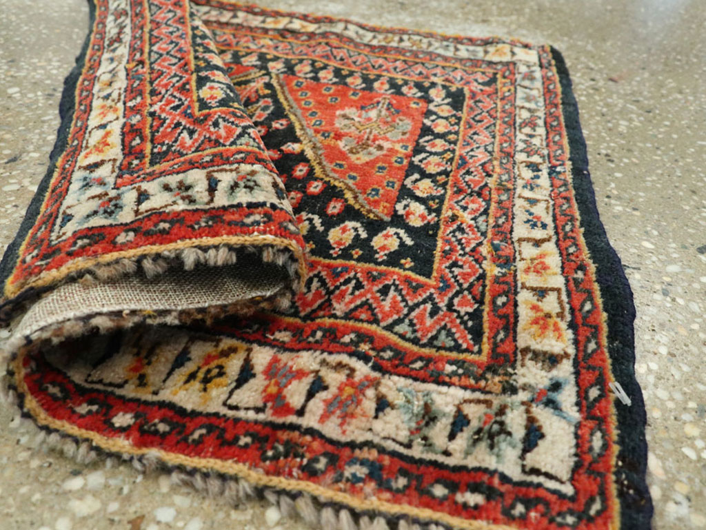 Vintage Persian Qashqai Rug, No.25722 - Staging