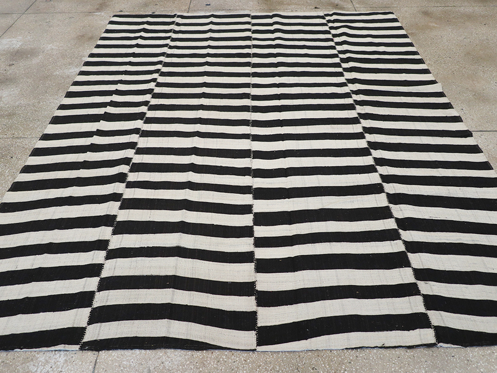 Vintage Persian Flatweave Kilim Accent Carpet, No.25840 - Staging