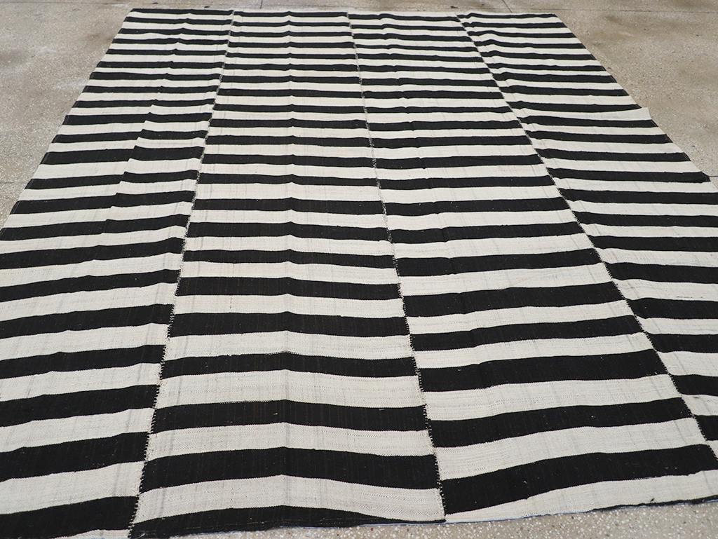 Vintage Persian Flatweave Kilim Accent Carpet, No.25840 - Staging