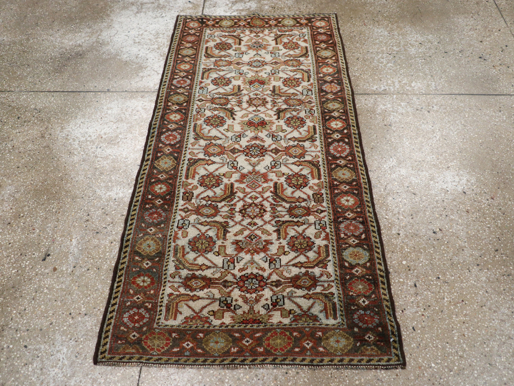 Vintage Persian Mahal Rug, No.25855 - Staging