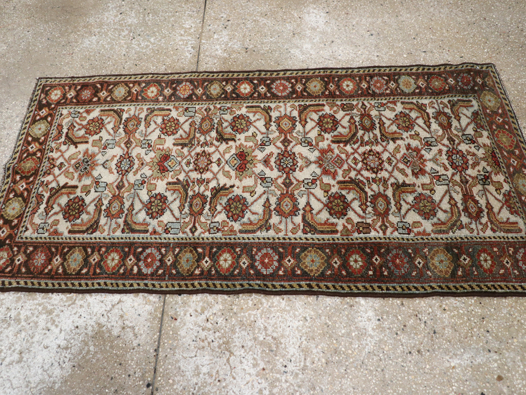 Vintage Persian Mahal Rug, No.25855 - Staging