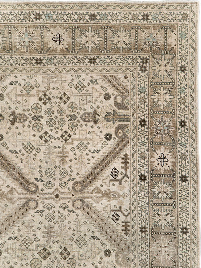 Vintage Persian Tabriz Accent Carpet, No.25866 - Staging