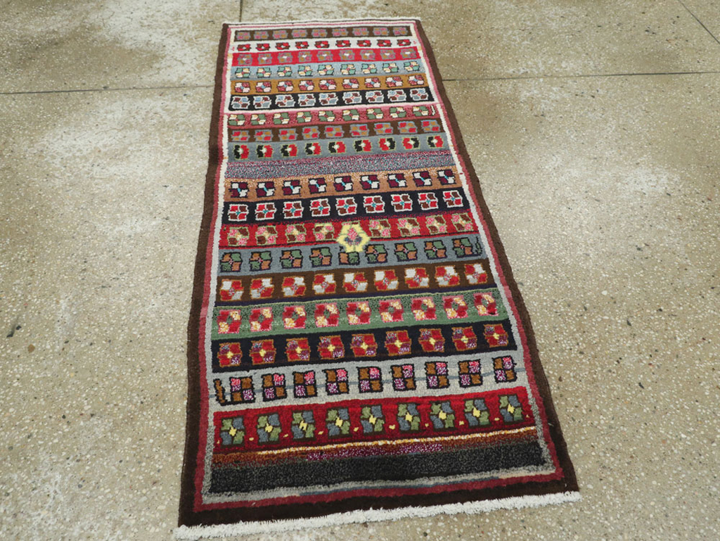 Vintage Persian Mahal Rug, No.25941 - Staging