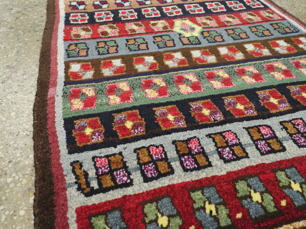 Vintage Persian Mahal Rug, No.25941 - Staging