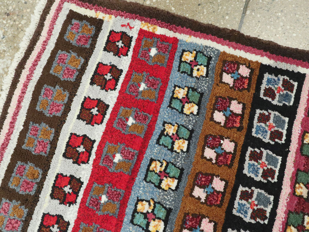 Vintage Persian Mahal Rug, No.25941 - Staging