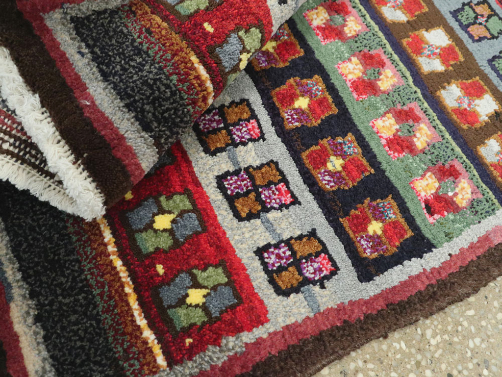 Vintage Persian Mahal Rug, No.25941 - Staging