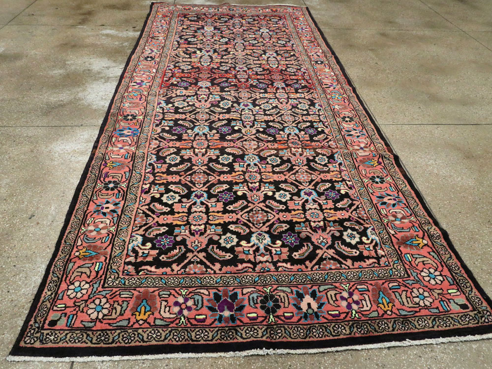 Vintage Persian Mahal Gallery Carpet, No.25943 - Staging