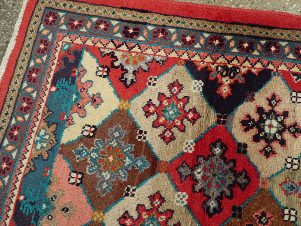 Vintage Persian Mahal Rug, No.25954 - Staging