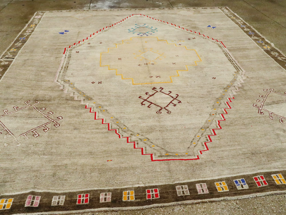 Vintage Turkish Anatolian Carpet, No.26017 - Staging