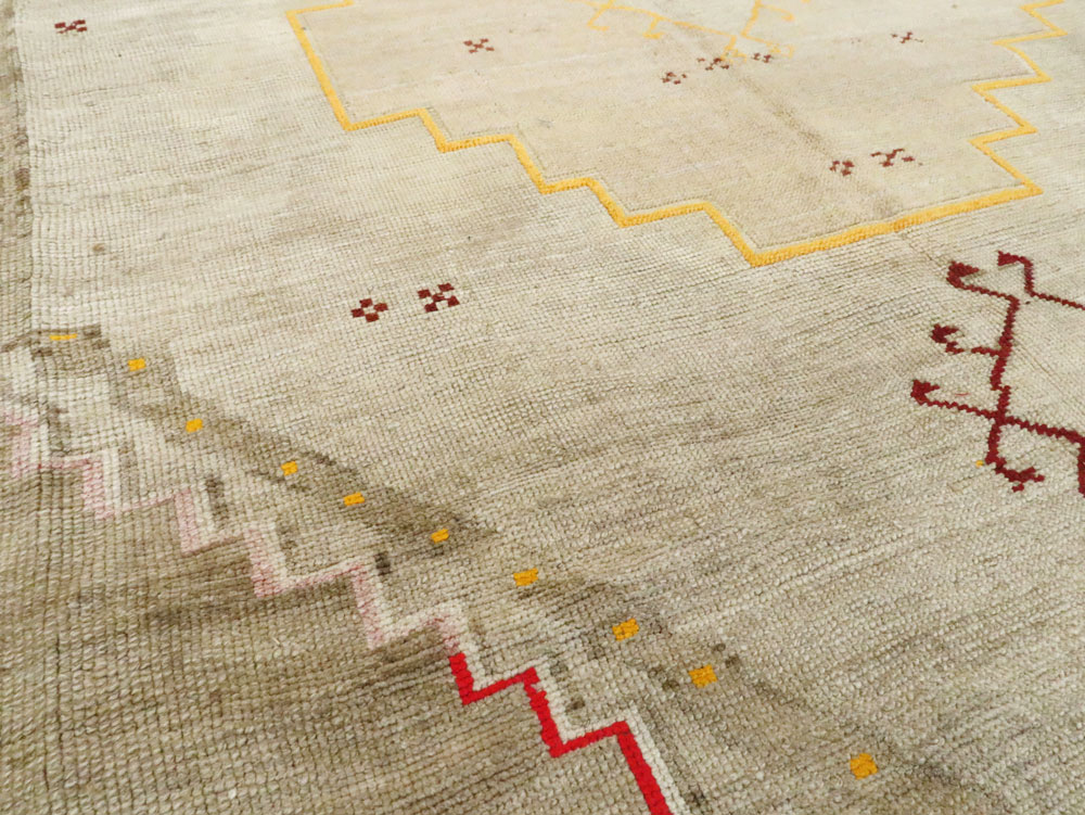 Vintage Turkish Anatolian Carpet, No.26017 - Staging