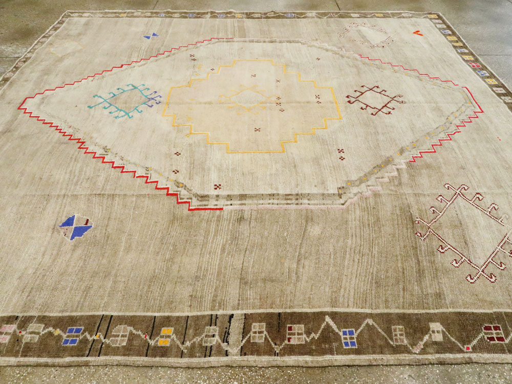 Vintage Turkish Anatolian Carpet, No.26017 - Staging