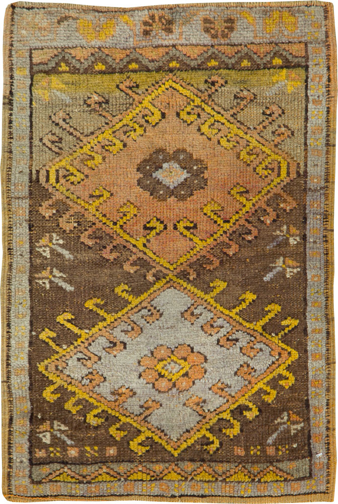 Vintage Turkish Anatolian Throw Rug, No.26036 - Staging