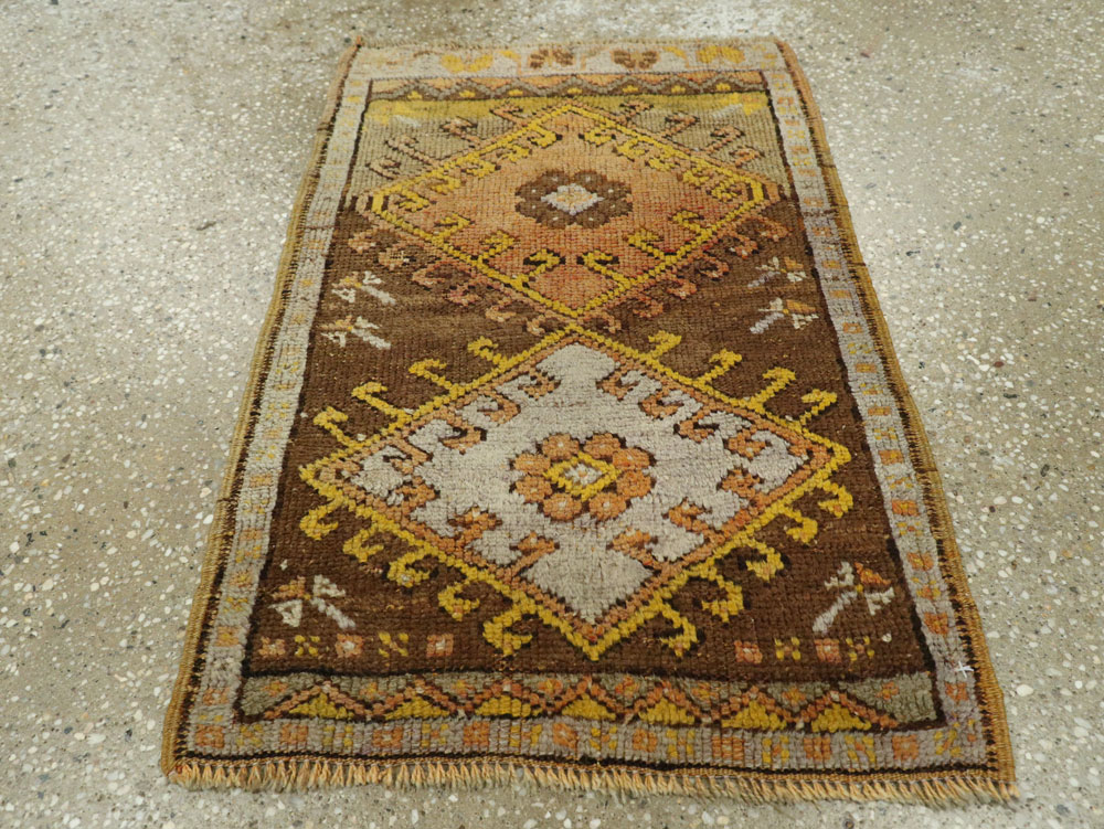 Vintage Turkish Anatolian Throw Rug, No.26036 - Staging