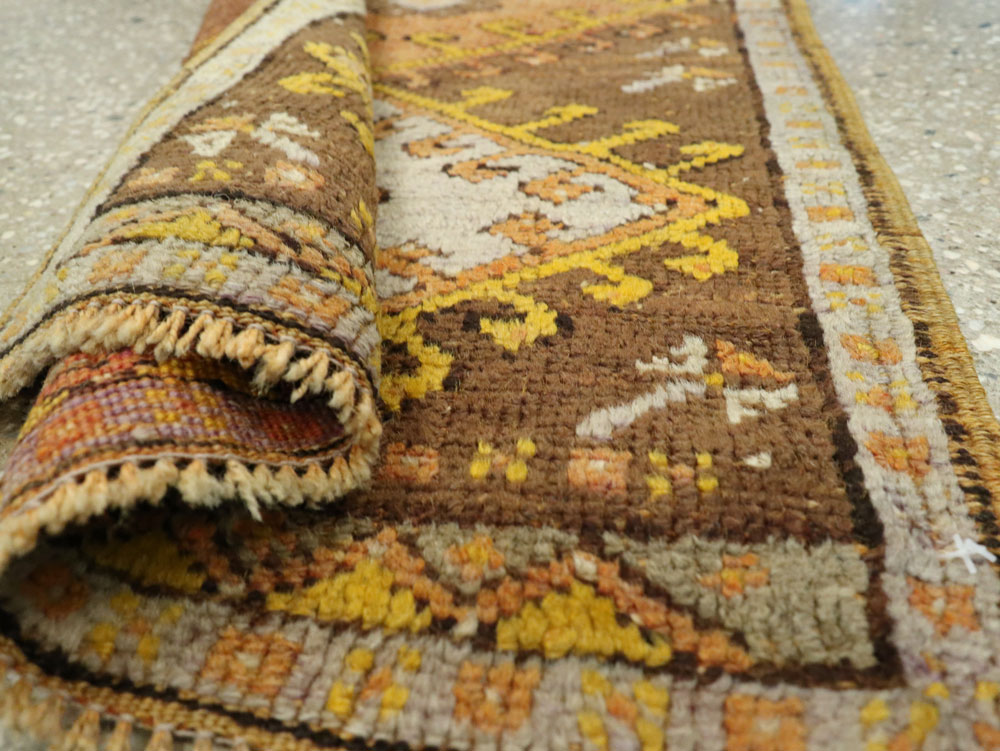 Vintage Turkish Anatolian Throw Rug, No.26036 - Staging