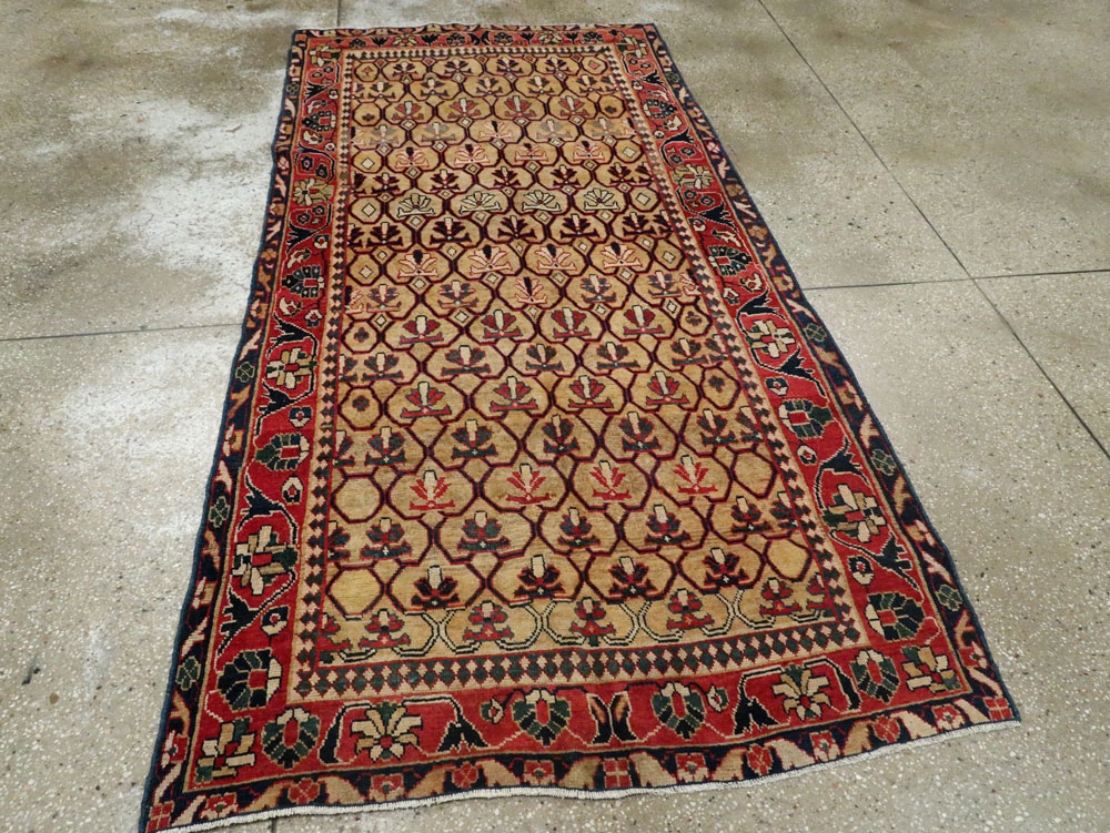 Vintage Persian Fereghan Mahal Rug, No.26129 - Staging