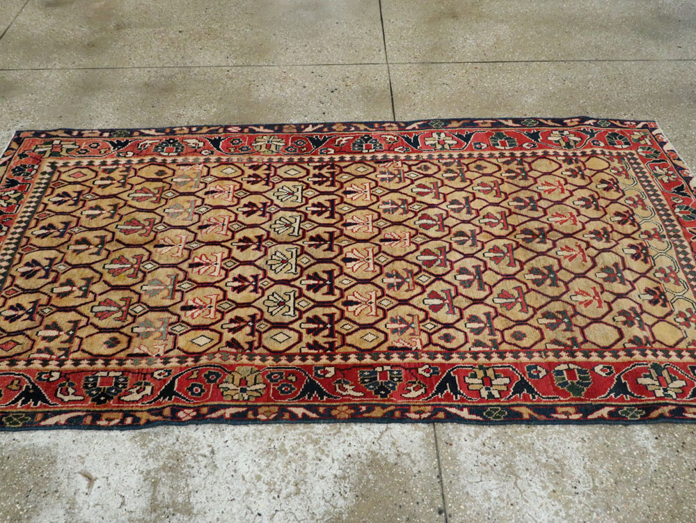 Vintage Persian Fereghan Mahal Rug, No.26129 - Staging