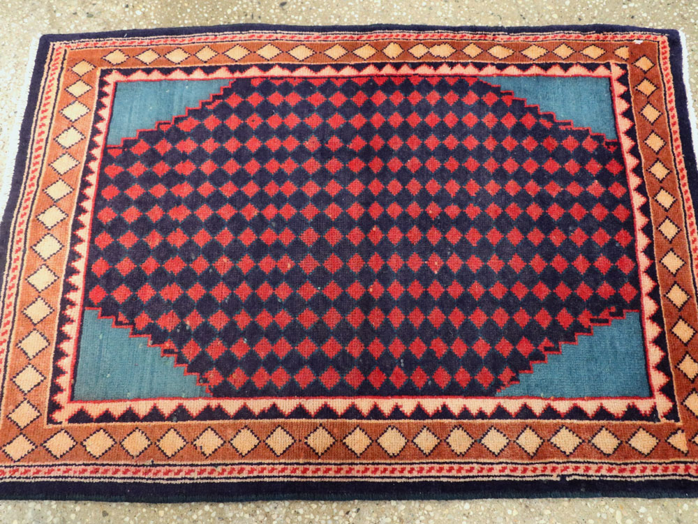 Vintage Persian Mahal Rug, No.26163 - Staging