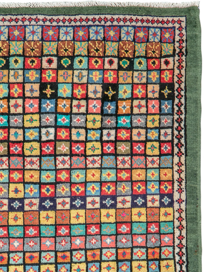 Vintage Persian Mahal Rug, No.26165 - Staging