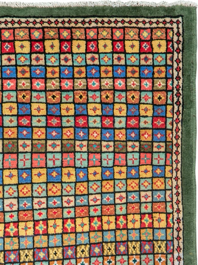 Vintage Persian Mahal Rug, No.26165 - Staging