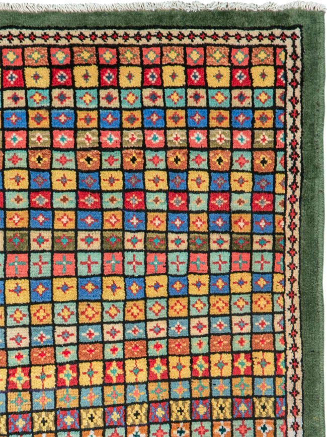 Vintage Persian Mahal Rug, No.26165 - Staging