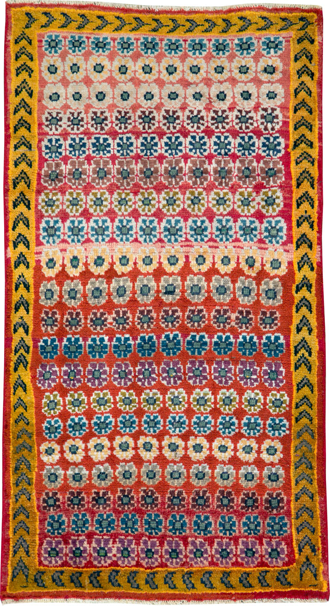 Vintage Persian Mahal Rug, No.26166 - Staging