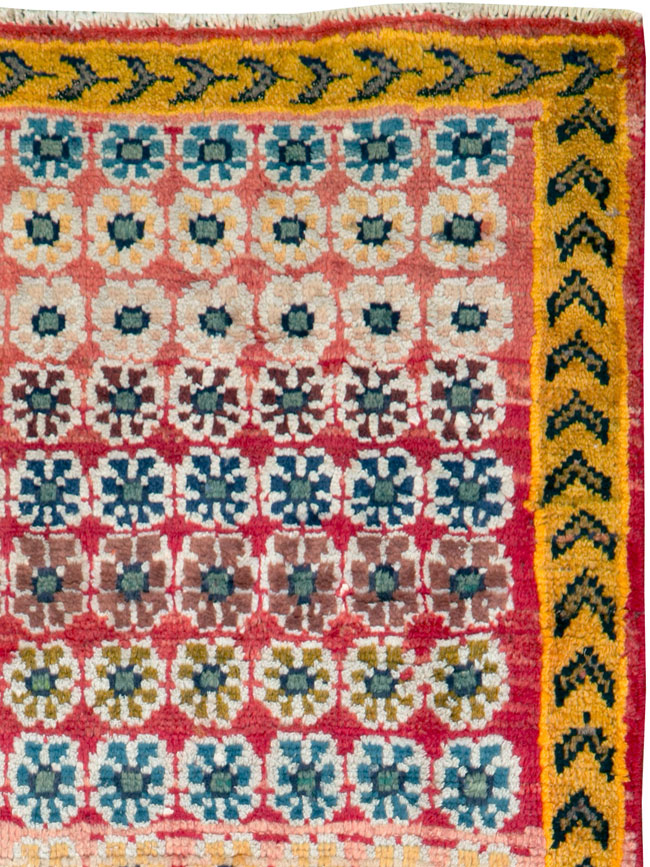 Vintage Persian Mahal Rug, No.26166 - Staging