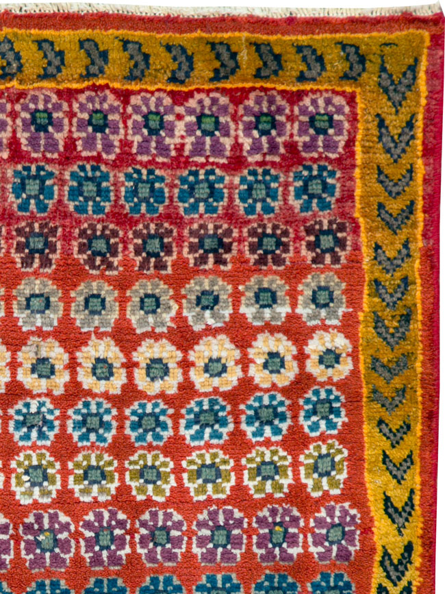 Vintage Persian Mahal Rug, No.26166 - Staging