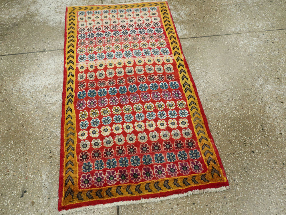 Vintage Persian Mahal Rug, No.26166 - Staging