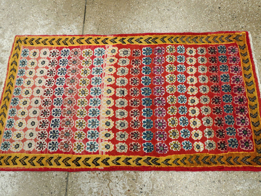 Vintage Persian Mahal Rug, No.26166 - Staging