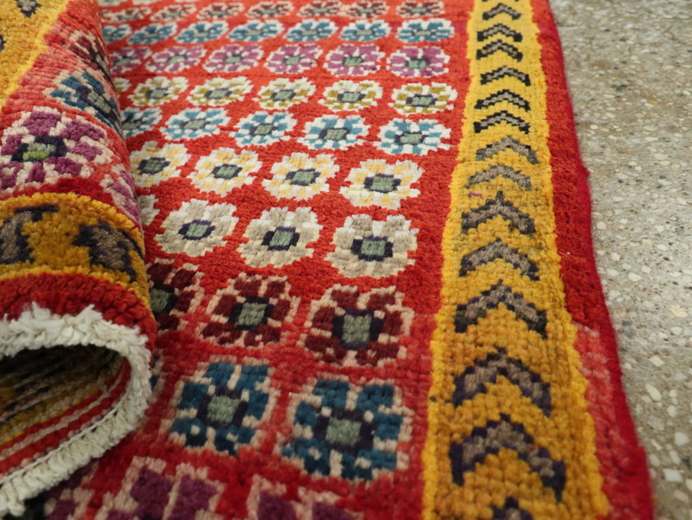 Vintage Persian Mahal Rug, No.26166 - Staging