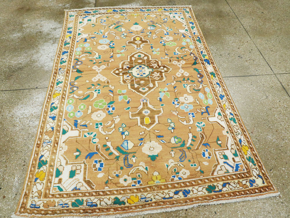 Vintage Persian Mahal Rug, No.26168 - Staging