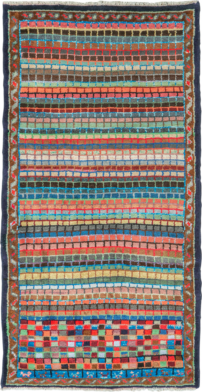 Vintage Persian Mahal Rug, No.26181 - Staging
