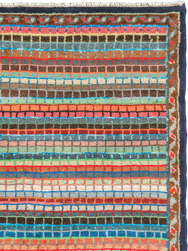 Vintage Persian Mahal Rug, No.26181 - Staging