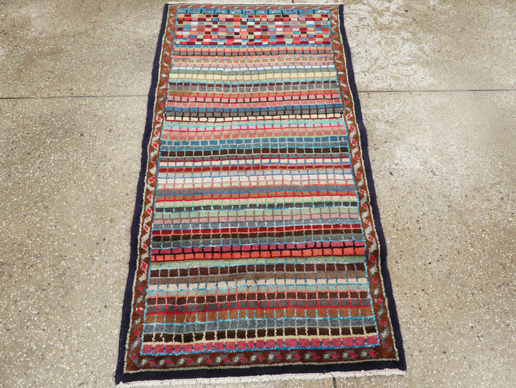Vintage Persian Mahal Rug, No.26181 - Staging
