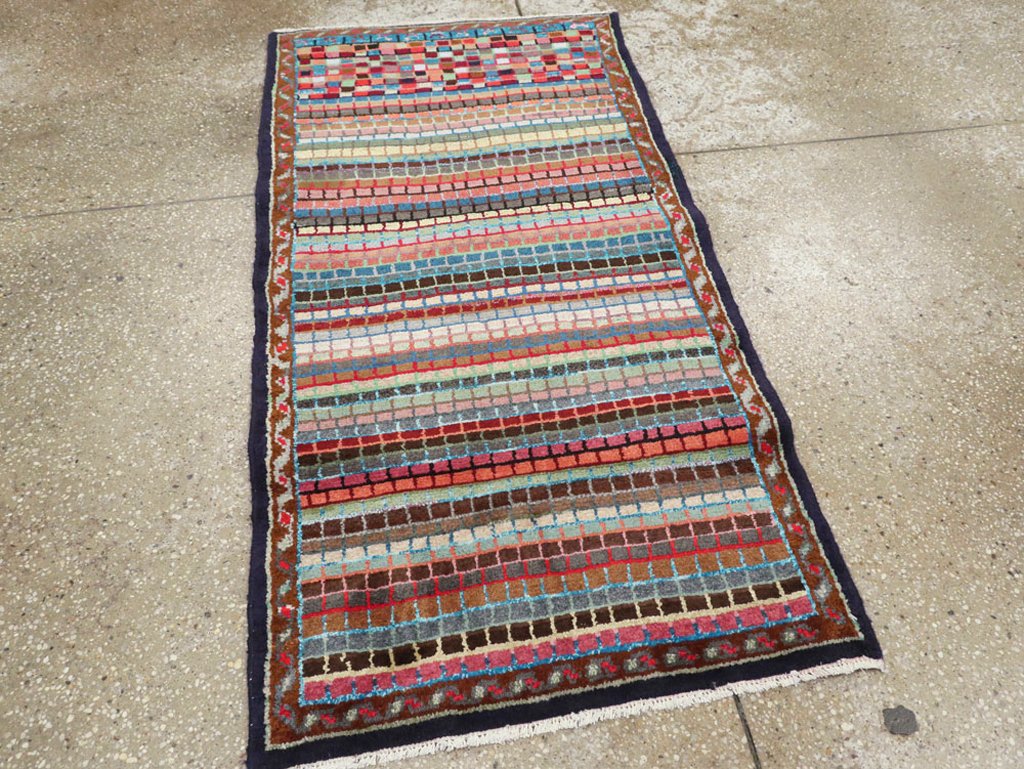 Vintage Persian Mahal Rug, No.26181 - Staging