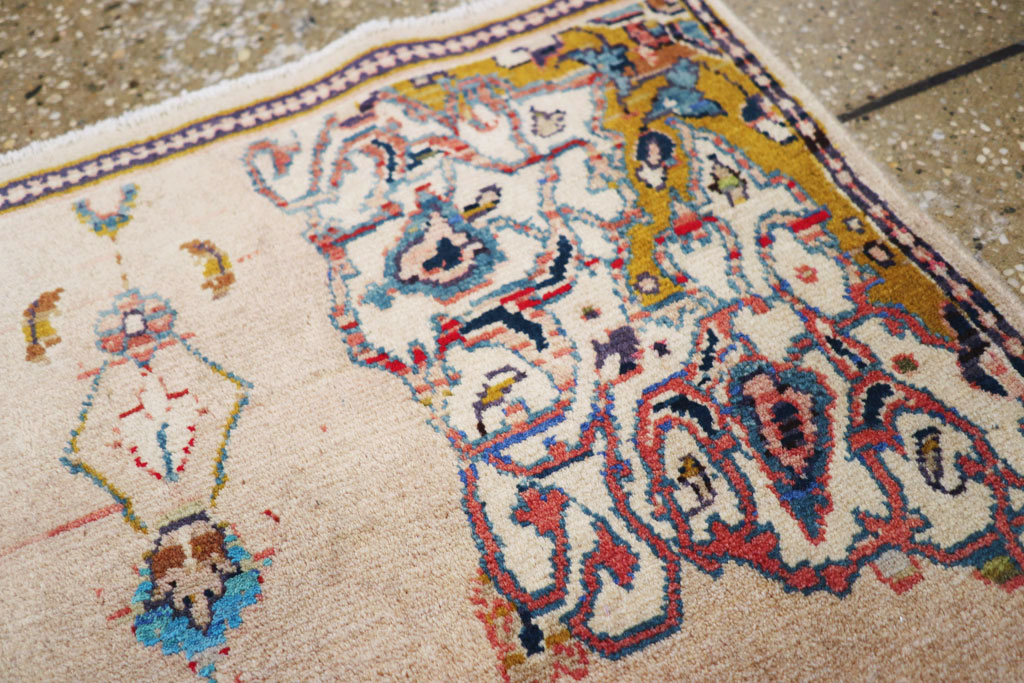 Vintage Persian Sarouk Rug, No.26182 - Staging