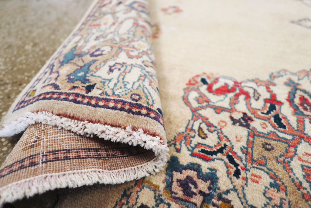 Vintage Persian Sarouk Rug, No.26182 - Staging