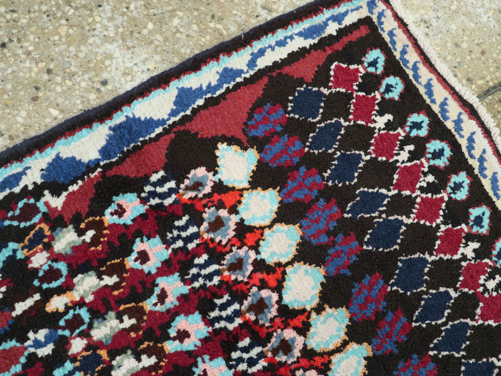 Vintage Persian Mahal Rug, No.26187 - Staging