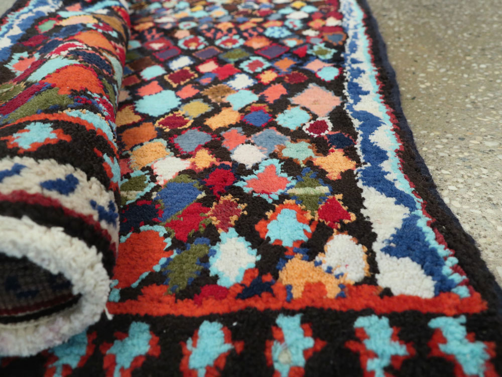 Vintage Persian Mahal Rug, No.26187 - Staging