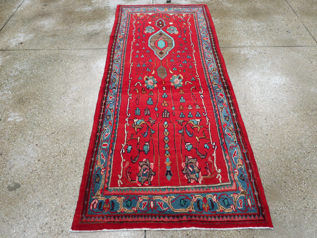 Vintage Persian Mahal Rug, No.26197 - Staging